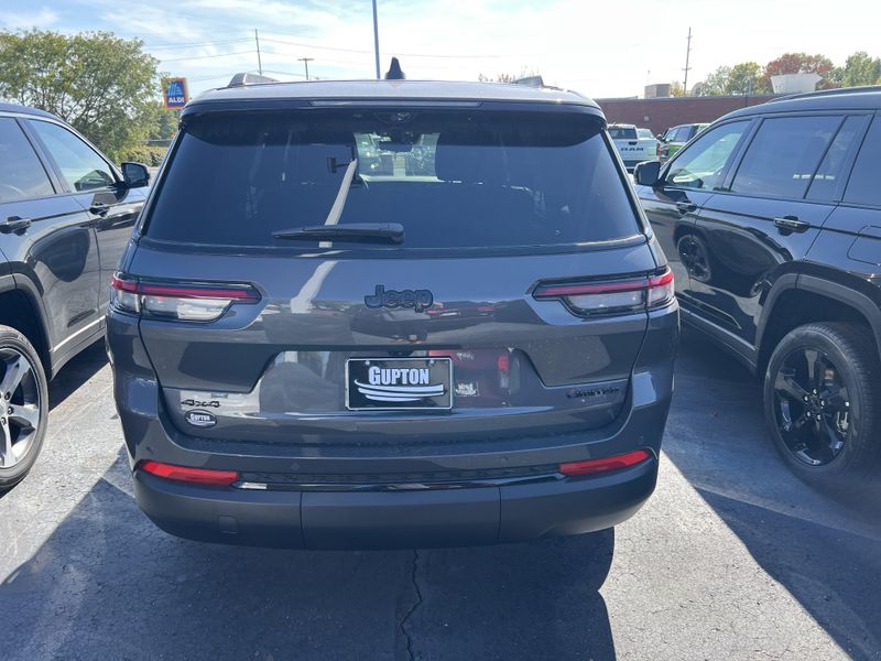 New 2025 Jeep Grand Cherokee L Limited 4x4Image 8