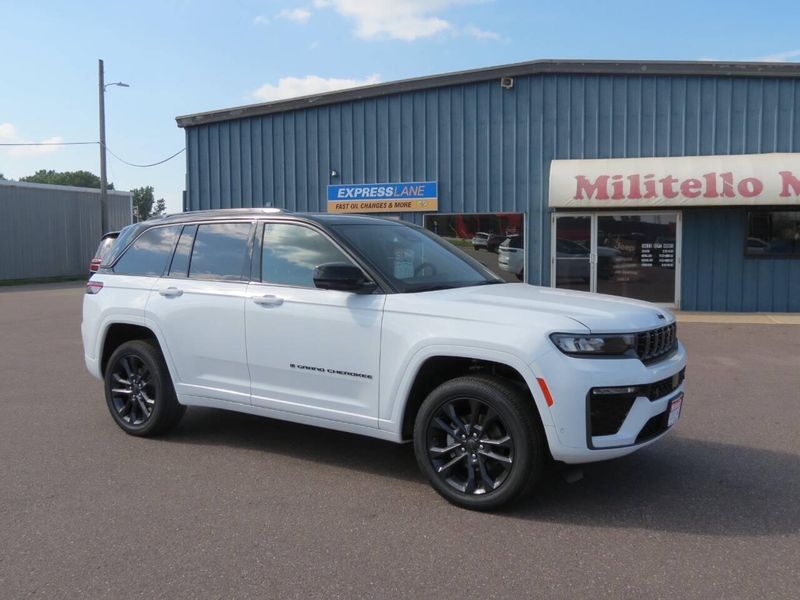 New 2026 Jeep Grand Cherokee Limited Reserve 4x4Image 3