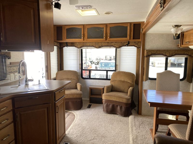 Used 2004 FLEETWOOD PROWLER REGAL 285RLS AX6 Image 9