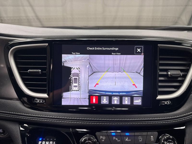 2025 Chrysler Pacifica SelectImage 14
