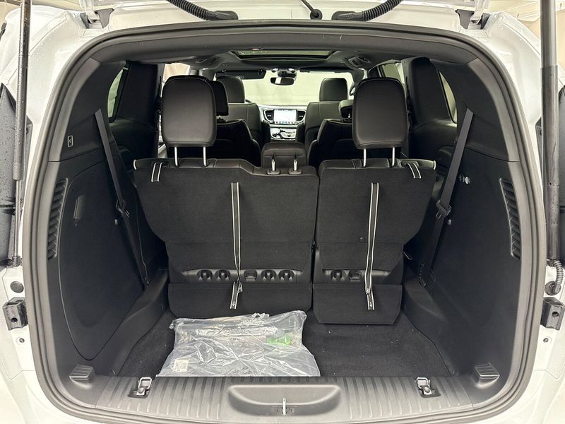 New 2026 Chrysler Pacifica Limited AwdImage 20