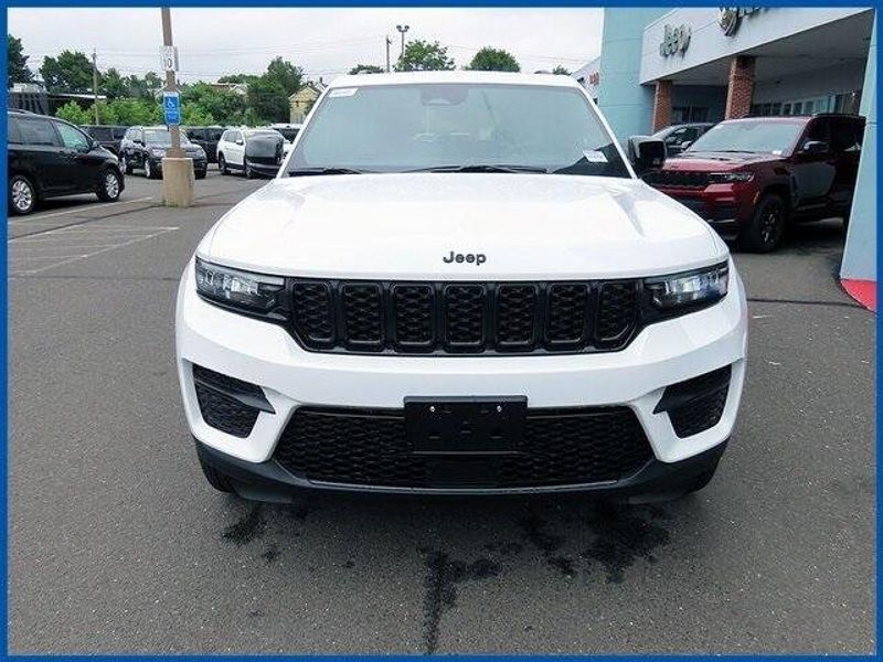 New 2025 Jeep Grand Cherokee Image 3