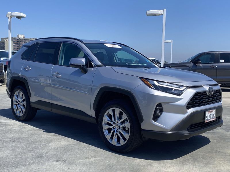 2024 Toyota RAV4 XLE PremiumImage 2