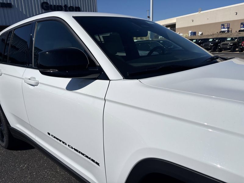 New 2026 Jeep Grand Cherokee Limited 4x4Image 4
