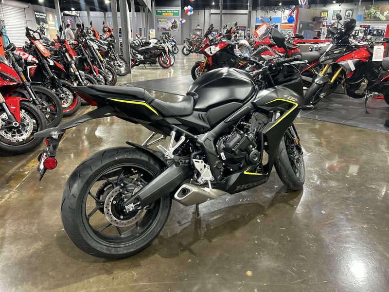 New 2026 Honda CBR650R E-CLUTCH Image 14