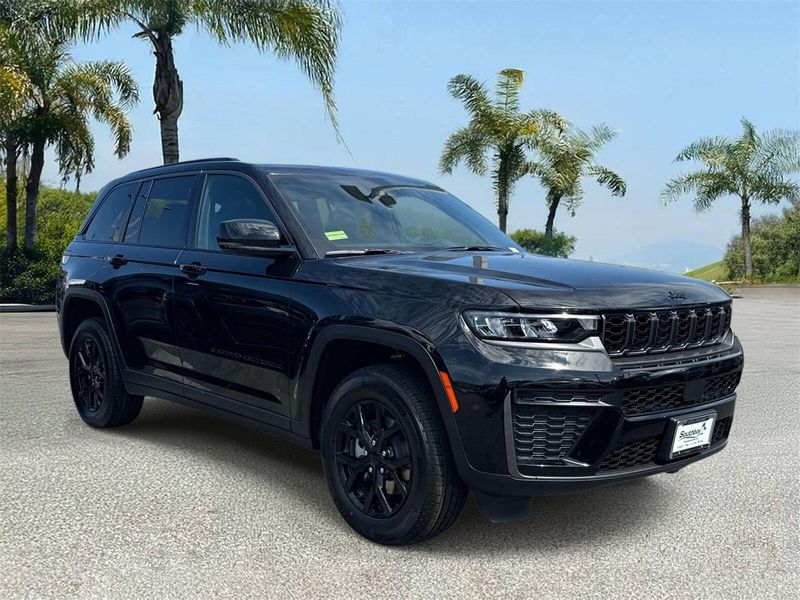 New 2026 Jeep Grand Cherokee Laredo Altitude 4x4