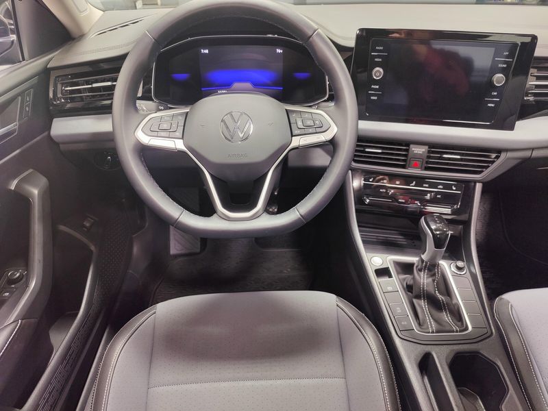 Used 2025 Volkswagen Jetta SE w/SunroofImage 16