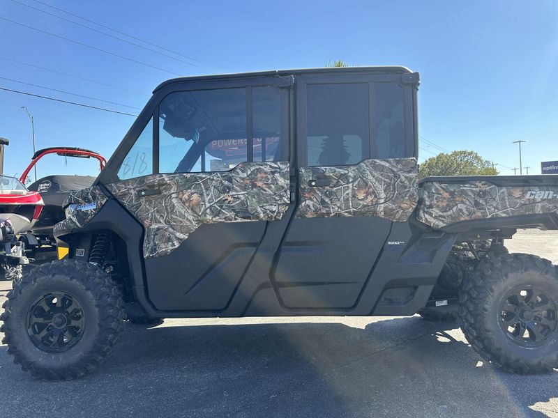 2025 Can-Am DEFENDER MAX LIMITED CAB HD10 WILDLAND CAMOImage 7