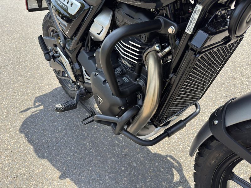 2025 Triumph SCRAMBLER 400 X - PHANTOM BLACK - SILVER ICE 