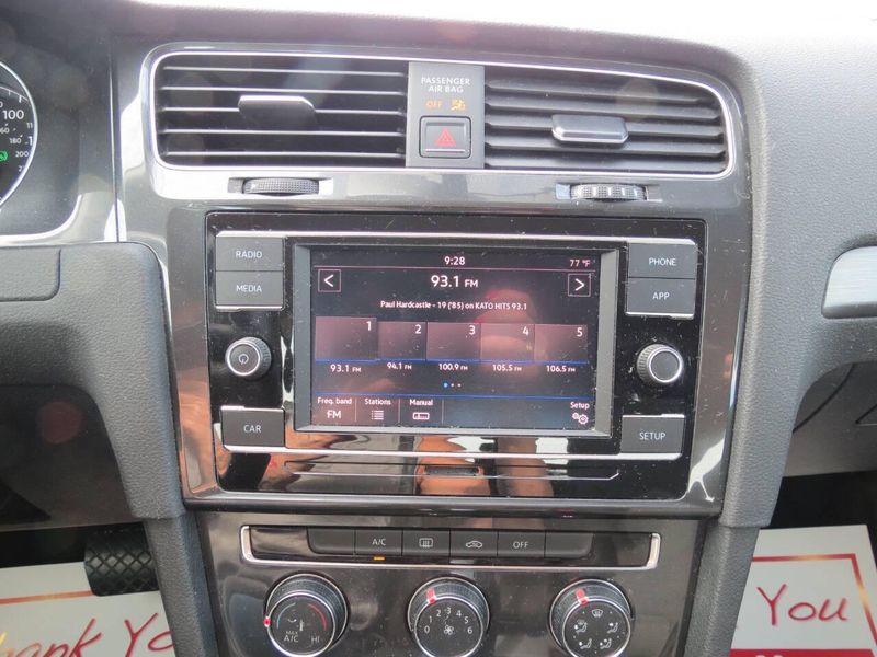2018 Volkswagen Golf TSI S photo 21