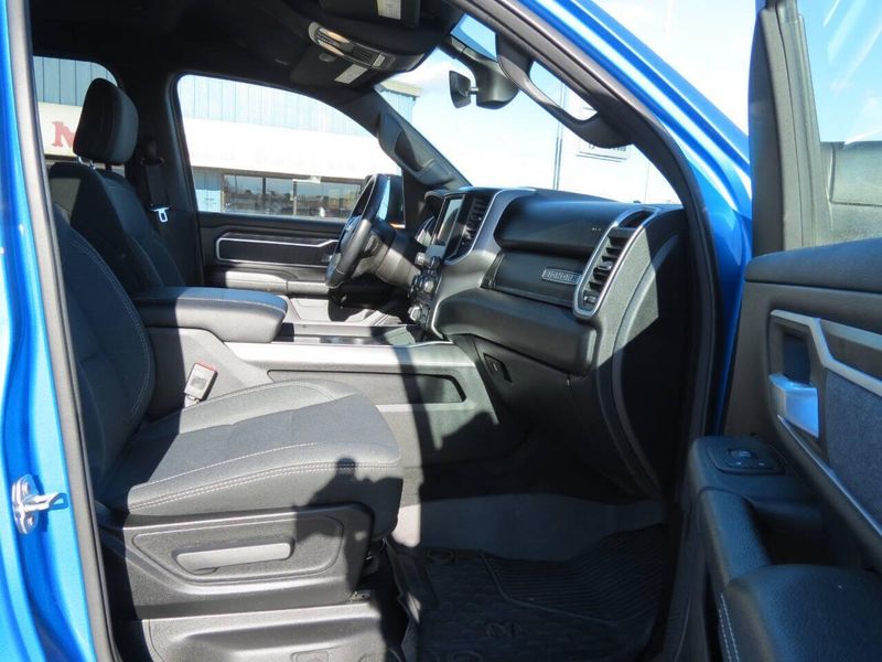 Used 2021 RAM 1500 Big Horn 4x4 4dr Crew Cab 5.6 ft. SB PickupImage 21