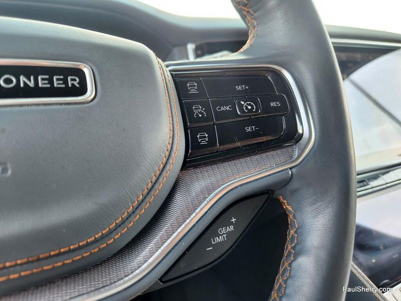 2023 Jeep Grand Wagoneer L II photo 35
