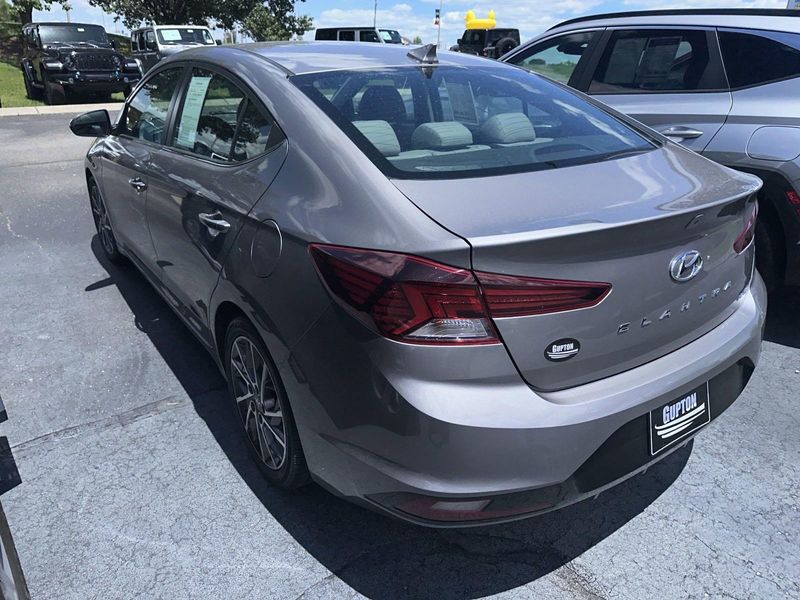 2020 Hyundai Elantra LimitedImage 12