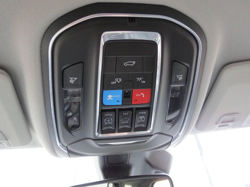 2022 Jeep Grand Cherokee L Limited 4x4 4dr SUVImage 18