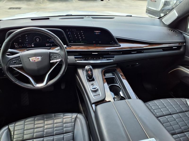 Used 2021 Cadillac Escalade ESV Sport PlatinumImage 4