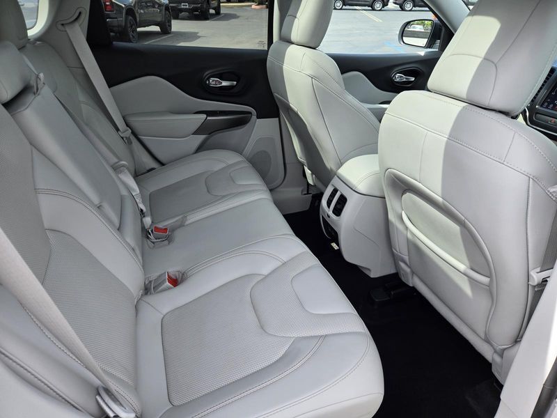 Used 2022 Jeep Cherokee Latitude Lux 4x4