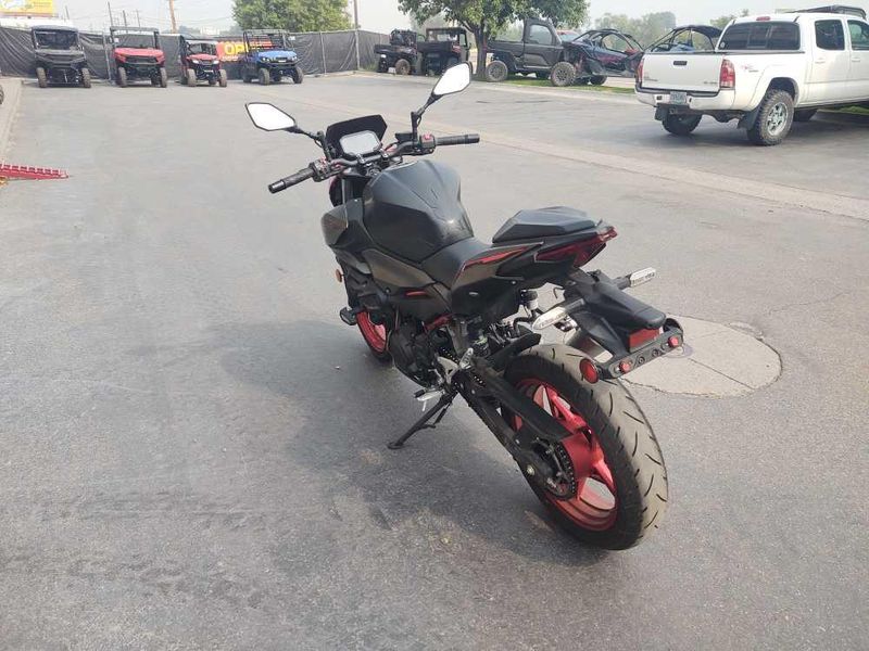 Used 2025 Kawasaki Z500 SE ABS 