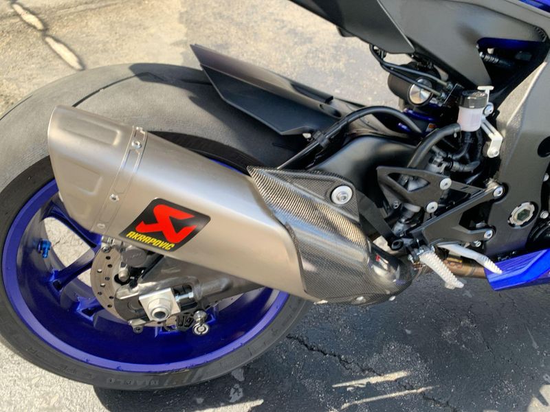 Used 2025 Yamaha YZF-R1 CA Image 11
