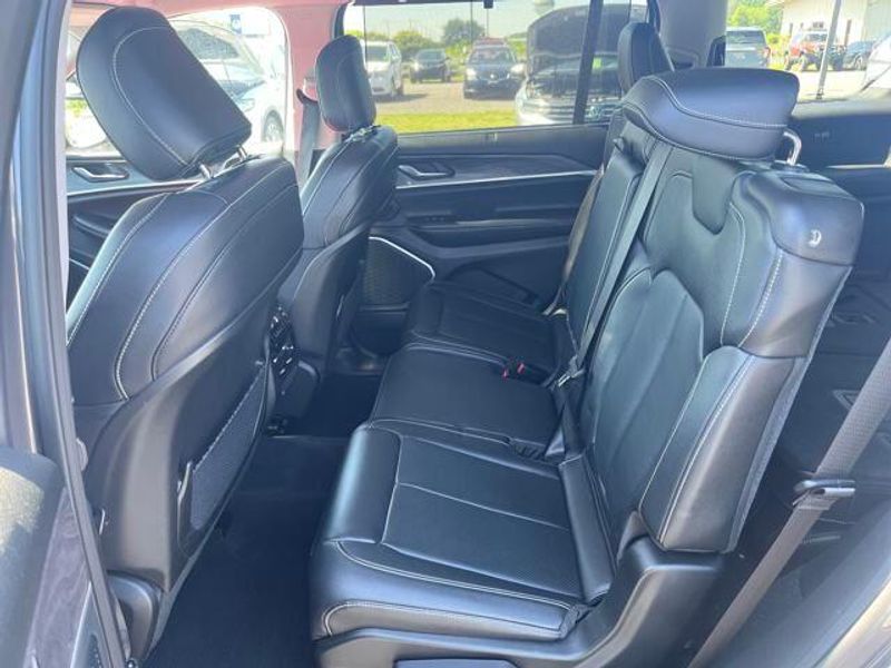 2022 Jeep Grand Cherokee L LimitedImage 19
