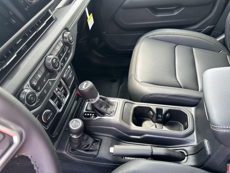 New 2025 Jeep Wrangler 4-door SaharaImage 26