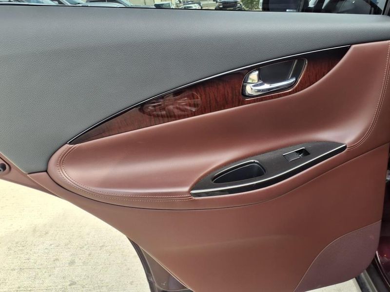2017 INFINITI QX50 BaseImage 18