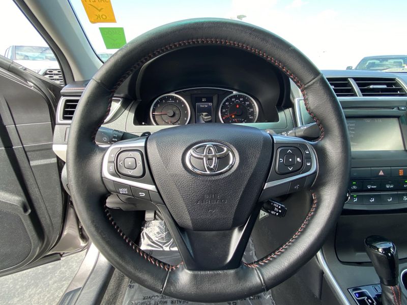 2016 Toyota Camry SEImage 25