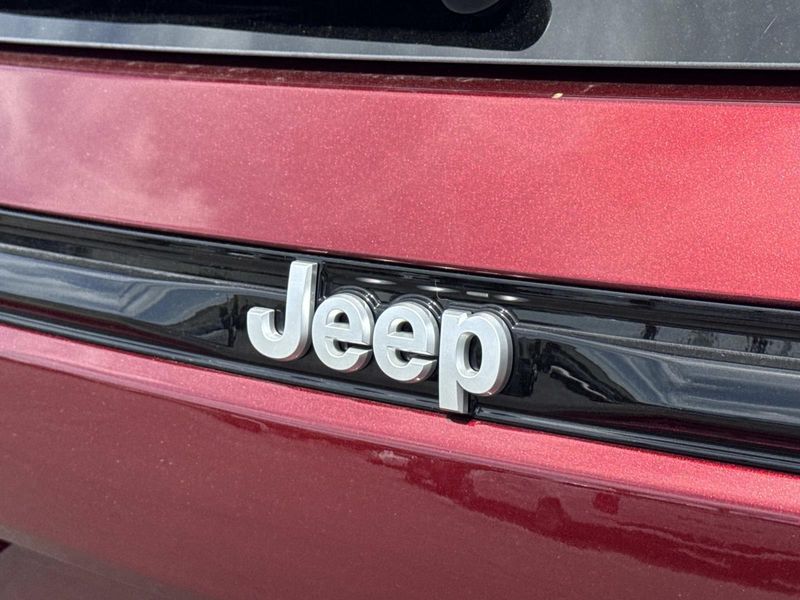 New 2026 Jeep Grand Cherokee Limited 4x2