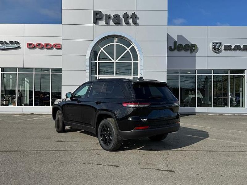 New 2025 Jeep Grand Cherokee Altitude X 4x4Image 8