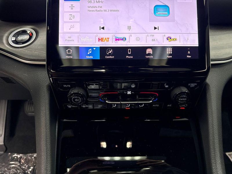 New 2025 Jeep Grand Cherokee L Limited 4x4Image 12