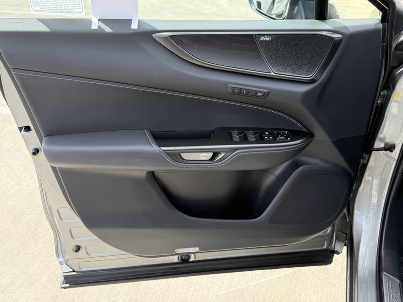 Used 2025 Lexus NX 350h LuxuryImage 17