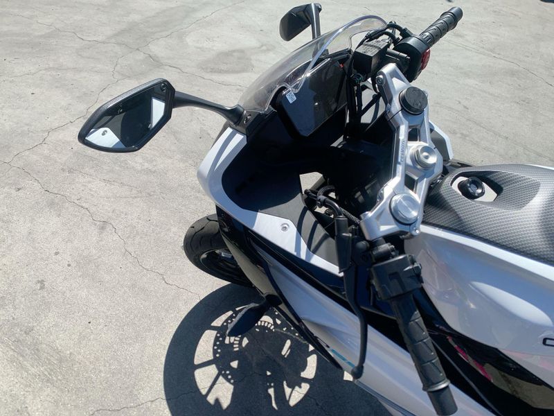 New 2025 CFMOTO 300SS Image 17