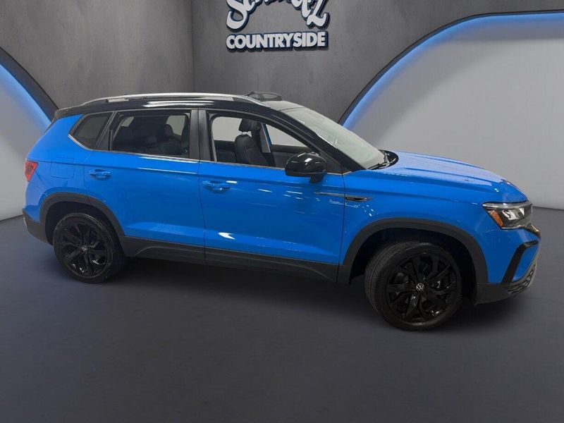Used 2024 Volkswagen Taos SE w/SunroofImage 3