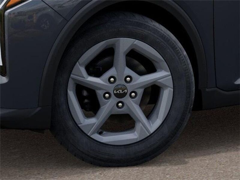 New 2025 Kia K4 LXSImage 9