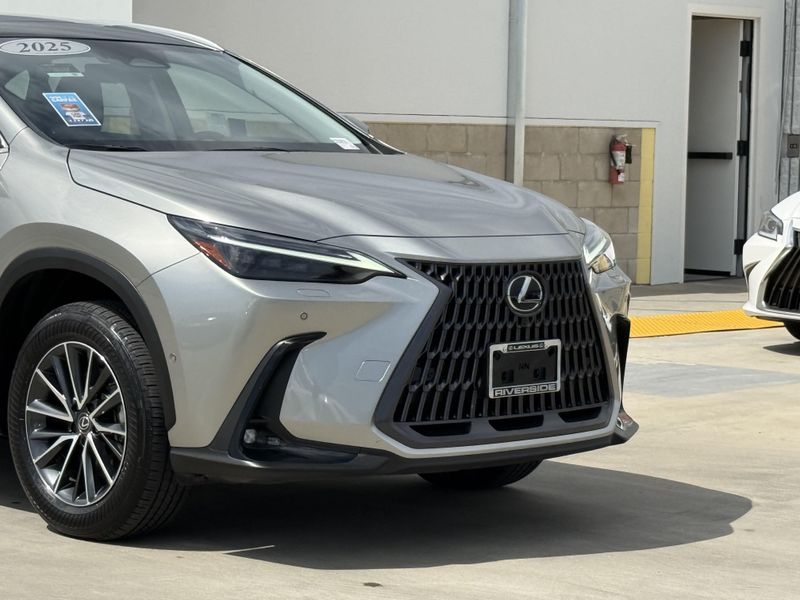 Used 2025 Lexus NX 350h LuxuryImage 3