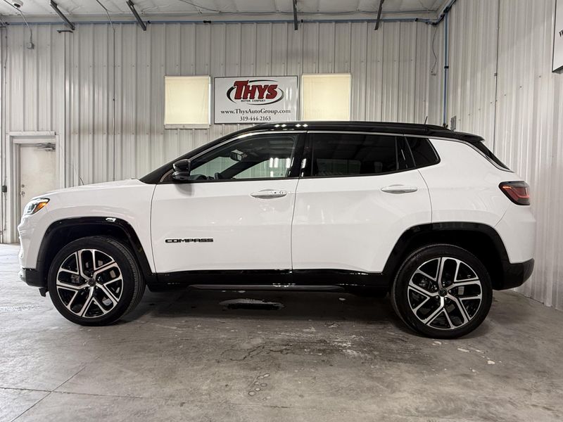 Used 2025 Jeep Compass LimitedImage 15