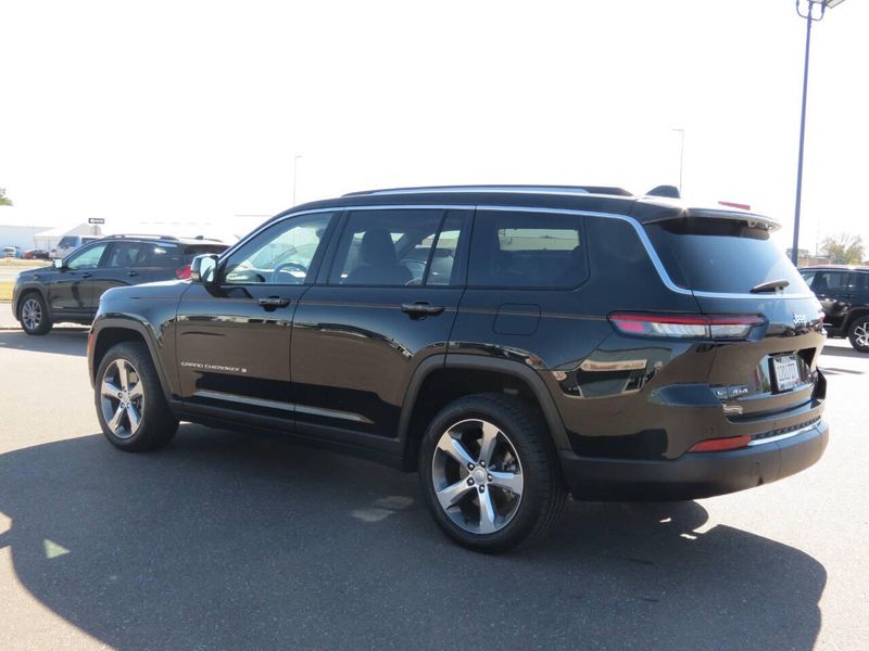 Used 2021 Jeep Grand Cherokee L Limited 4x4 4dr SUVImage 4