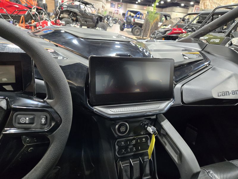 NEW 2025 CAN-AM MAVERICK R MAX X RS 999T DCT Image 25