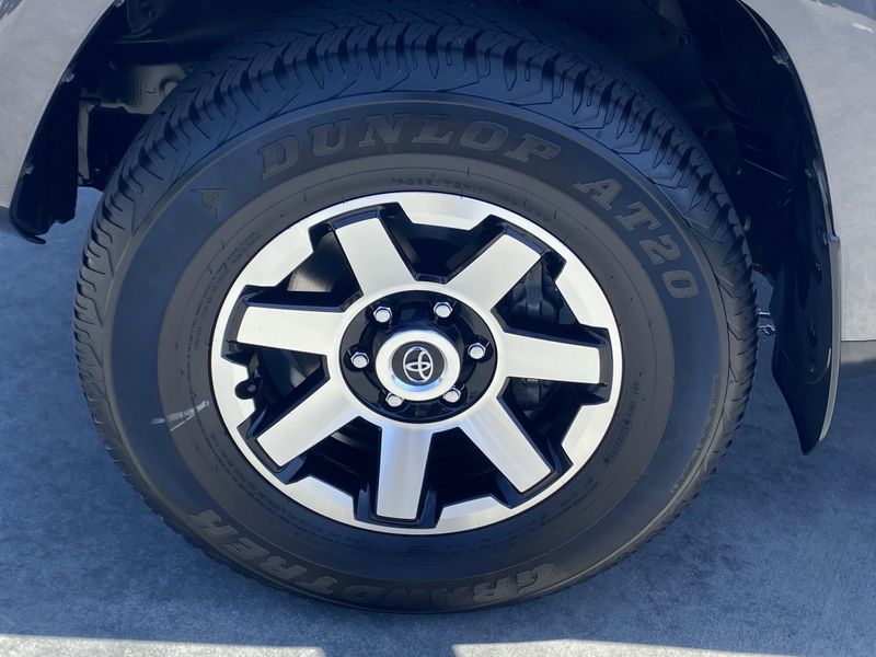 2023 Toyota 4Runner TRD Off-Road PremiumImage 10