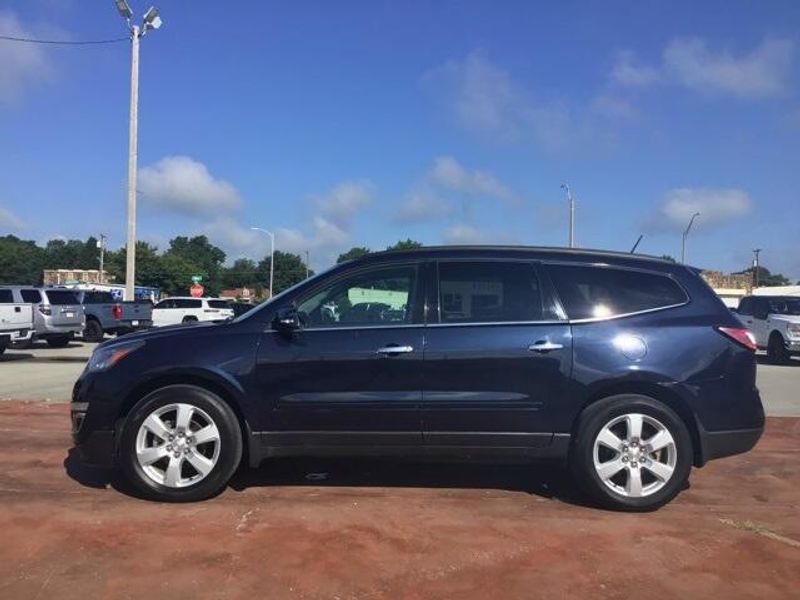 2017 Chevrolet Traverse LTImage 2