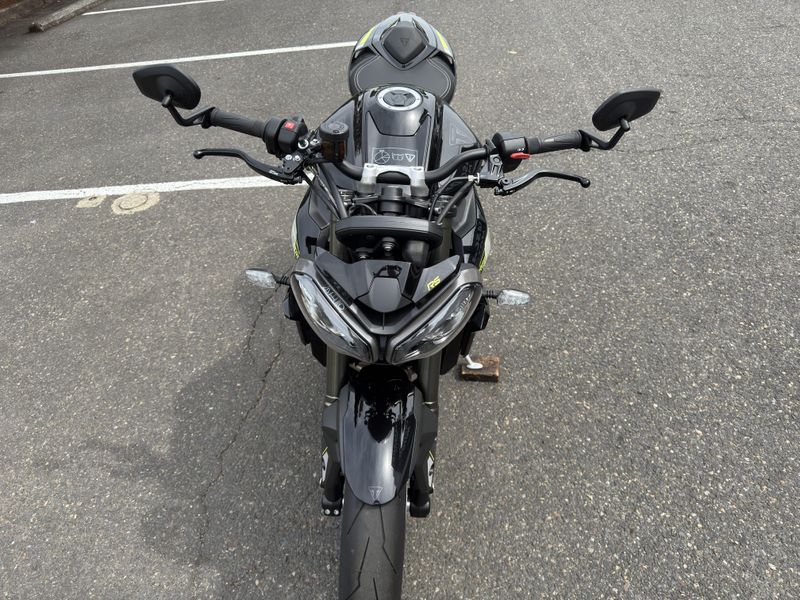 2025 Triumph Street Triple 765 RS - PHANTOM BLACK 