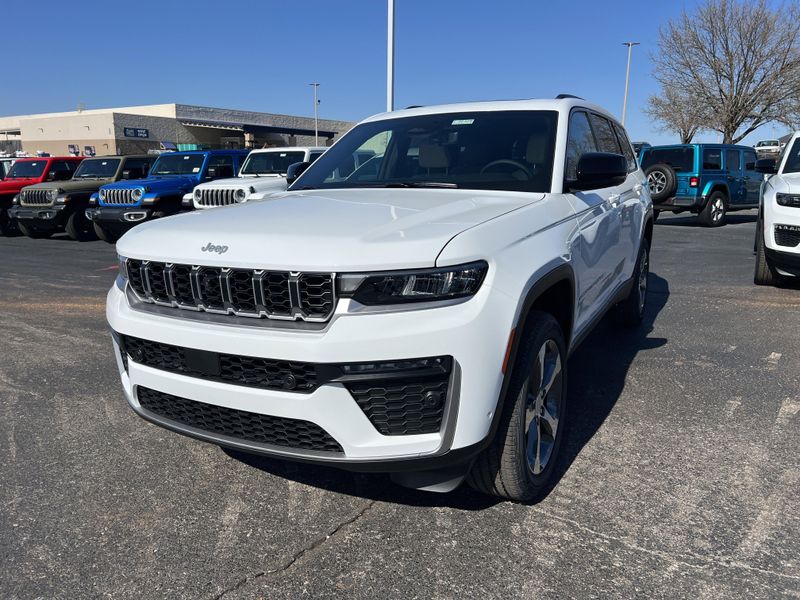 New 2026 Jeep Grand Cherokee L Limited 4x4Image 1