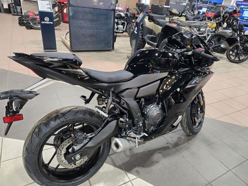 NEW 2026 YAMAHA YZFR7 Image 8