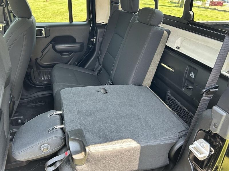 2022 Jeep Gladiator Willys photo 12