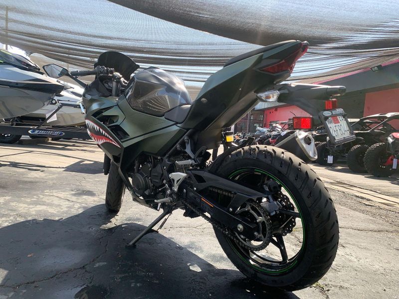 Used 2023 Kawasaki Ninja 400 Base Image 13
