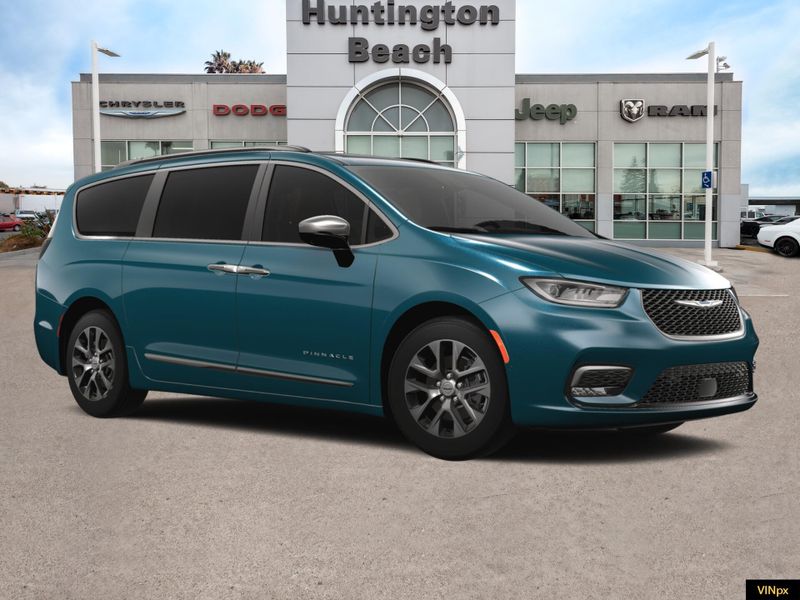 2025 Chrysler Pacifica Hybrid PinnacleImage 11