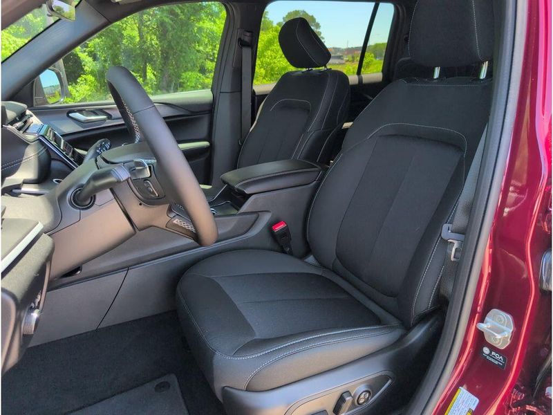 New 2026 Jeep Grand Cherokee L Laredo X 4x2Image 10