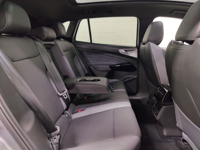 Used 2023 Volkswagen ID.4 Pro S AWD Long Range w/Glass RoofImage 18