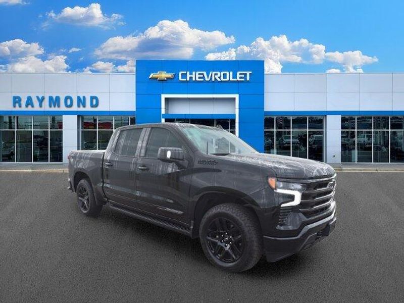 Used 2025 Chevrolet Silverado 1500 High CountryImage 10