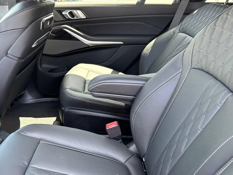New 2027 BMW X7 xDrive40iImage 27