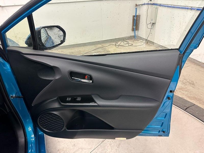 2021 Toyota Prius Prime LEImage 29